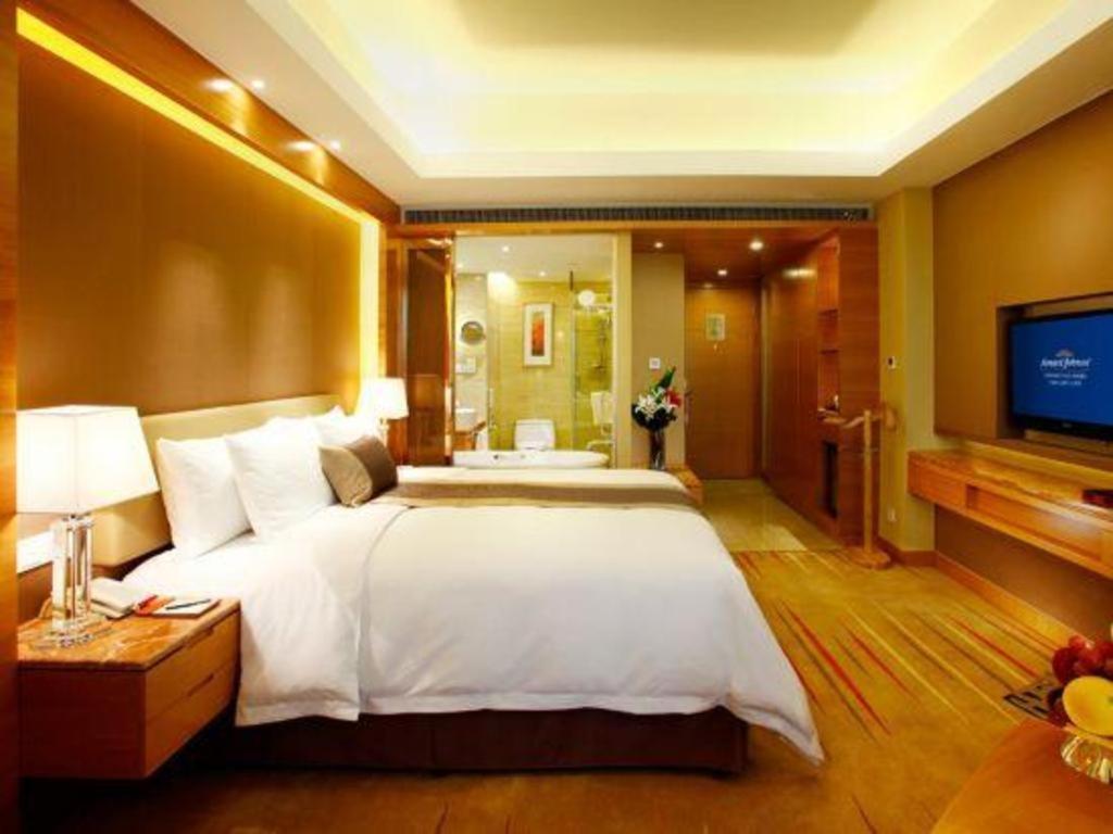 Howard Johnson By Wyndham Sunshine Plaza Ningbo Exterior photo
